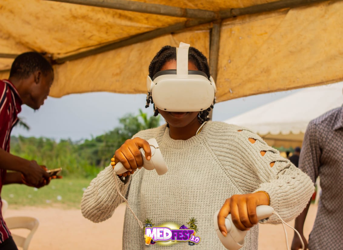 A MedFest guest playing a virtual reality game
